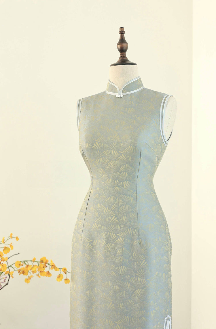 Silver-Backed Gold Pine Jacquard Qipao with Double Edging 銀底金松提花雙緄邊旗袍