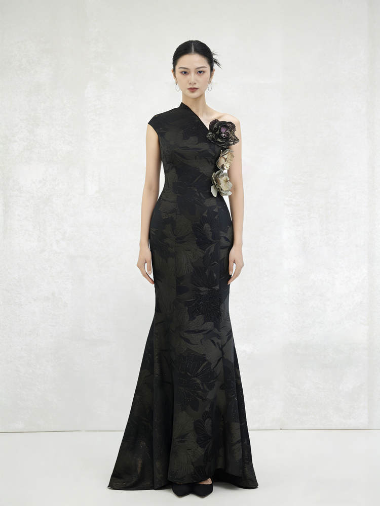 One-Shoulder Song Brocade Gown with Handmade Flowers 宋錦手作花斜肩禮服