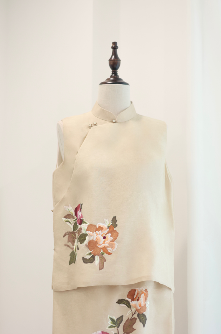 Champagne Mulberry Silk Hand-Embroidered Appliqué Qipao Set 香檳色桑蠶絲手繡布帖花旗袍套裝(孤品)
