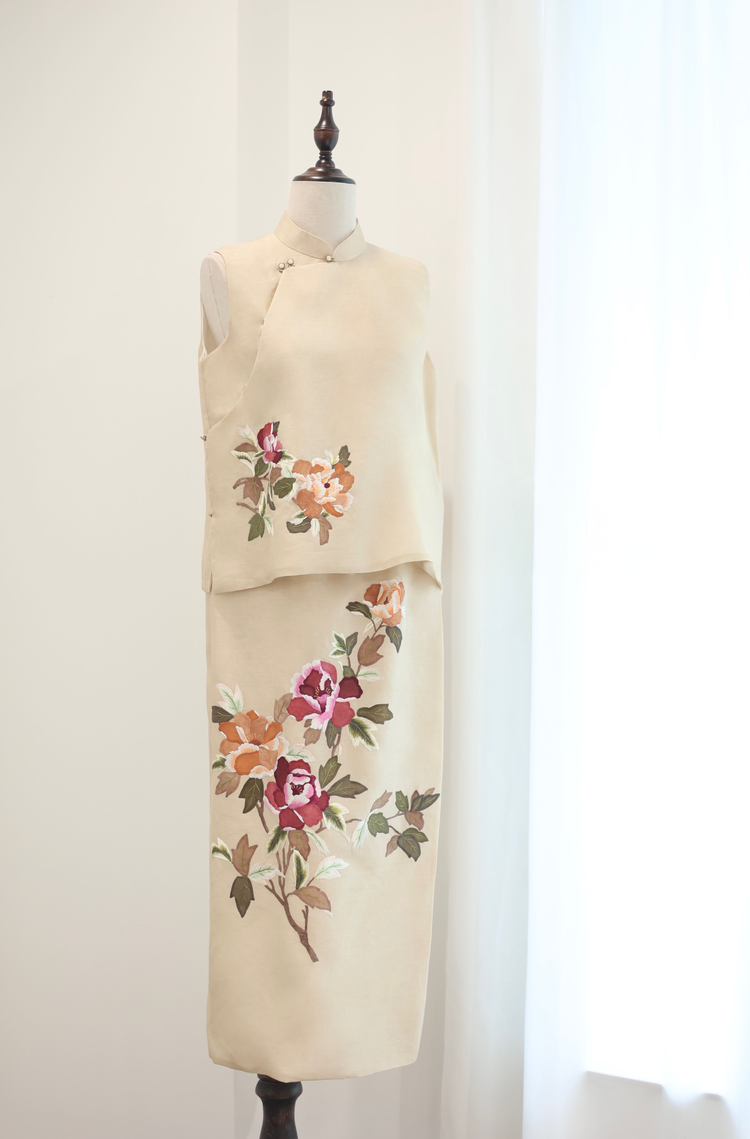 Champagne Mulberry Silk Hand-Embroidered Appliqué Qipao Set 香檳色桑蠶絲手繡布帖花旗袍套裝(孤品)