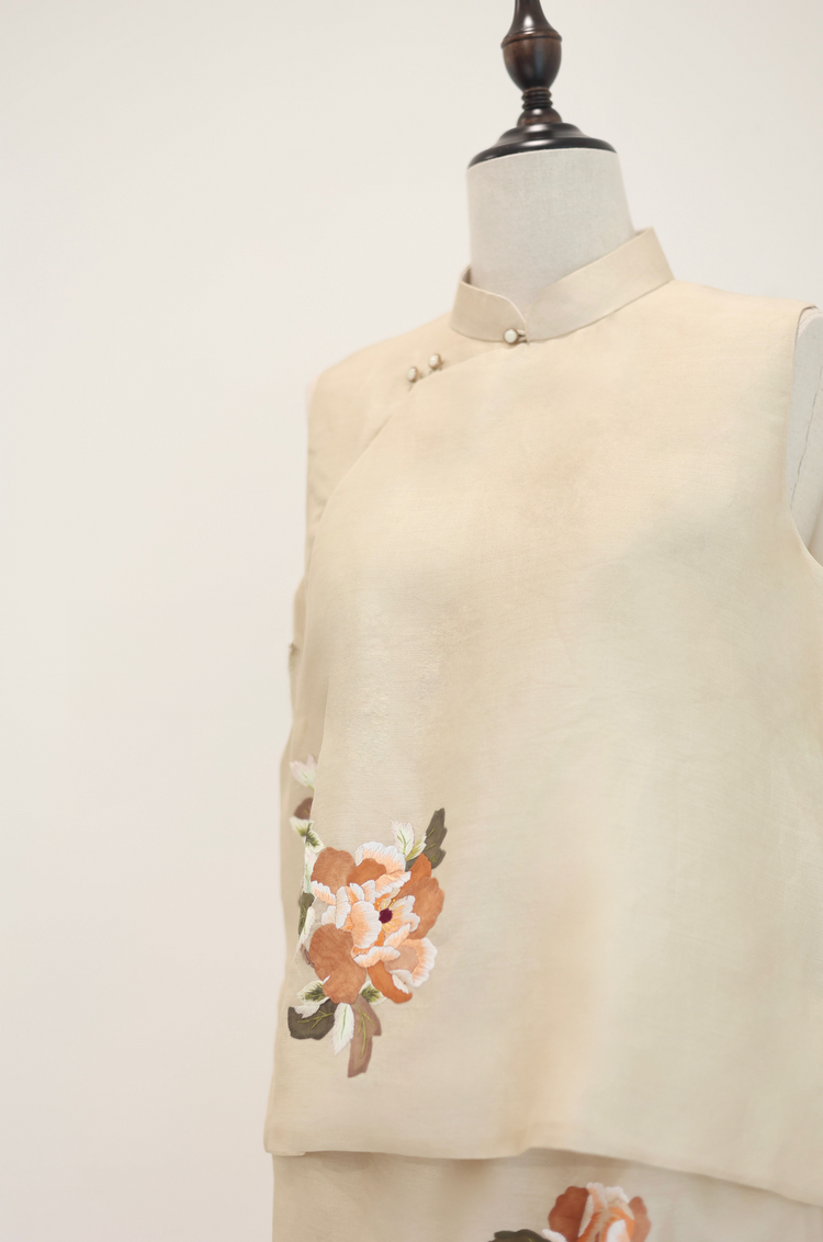 Champagne Mulberry Silk Hand-Embroidered Appliqué Qipao Set 香檳色桑蠶絲手繡布帖花旗袍套裝(孤品)