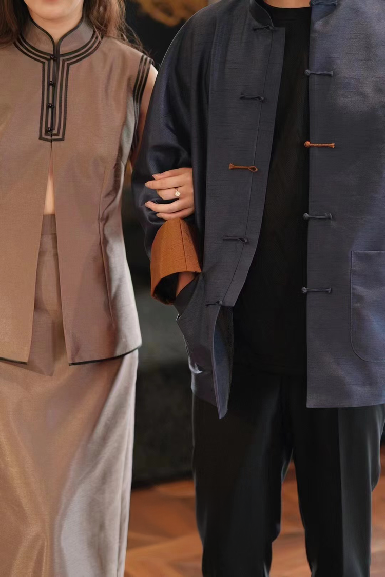 Navy Blue Dupioni Silk Contrast Trim Tang-Style Jacket 深藍色雙宮綢撞色翻袖唐裝外套