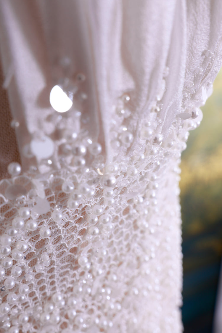High-neck Slim-fit Lace White Gown 高领修身蕾丝白色礼服
