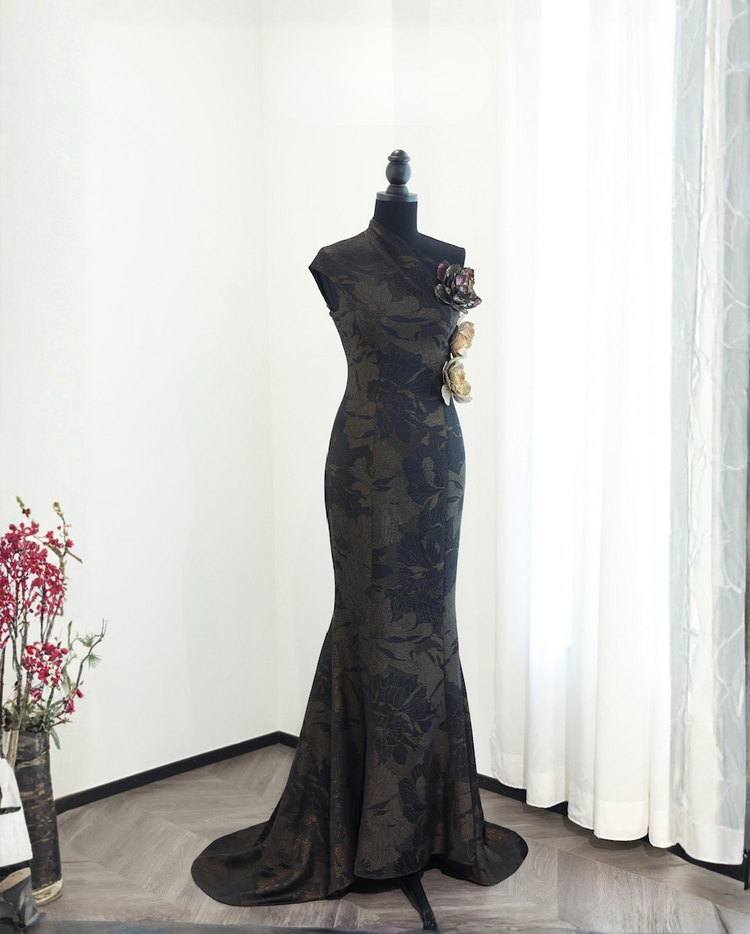 One-Shoulder Song Brocade Gown with Handmade Flowers 宋錦手作花斜肩禮服