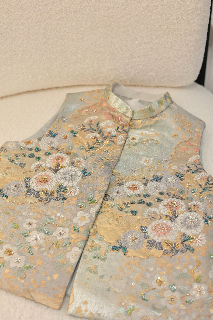 Chrysanthemum Keshi Mother-of-Pearl French Embroidered Vest 菊韻緙絲螺鈿法繡馬甲