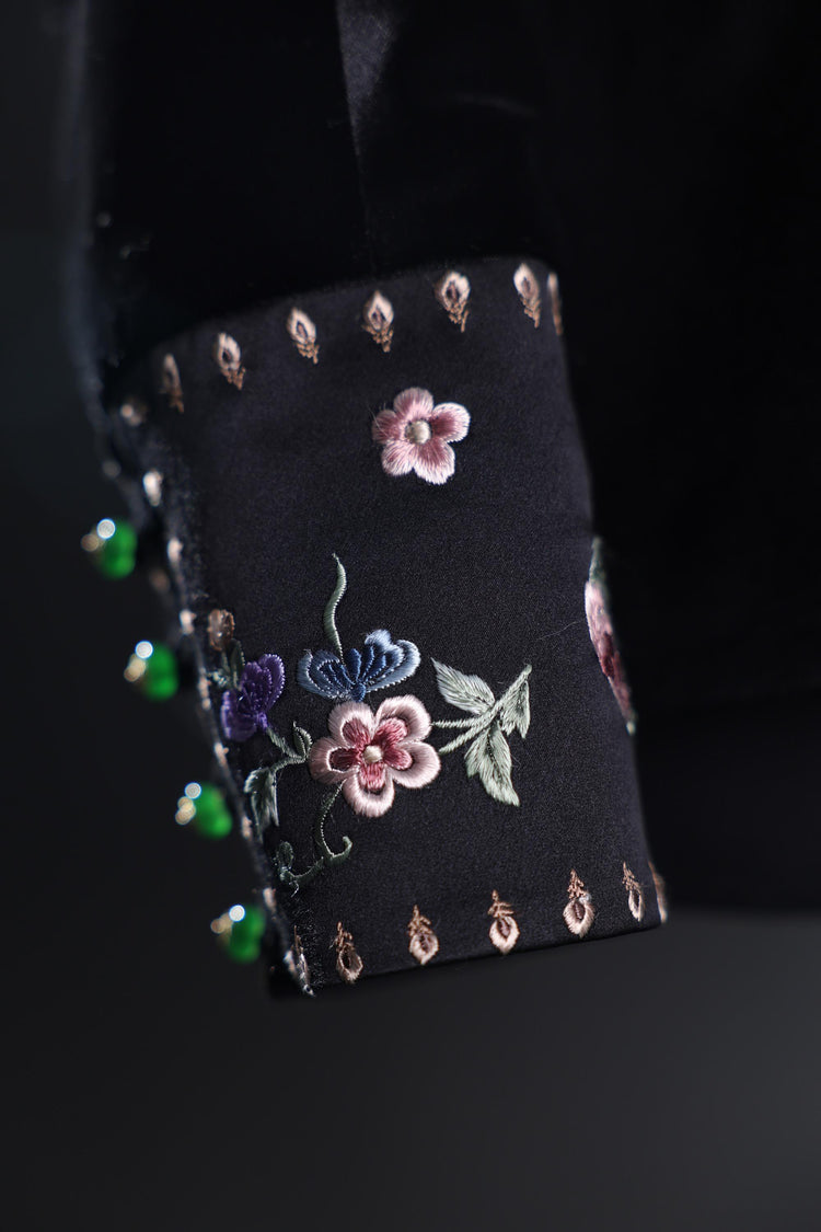 Black Velvet & Hand-Embroidered Open-Collar Jacket 黑色絲絨手繡開襟外套