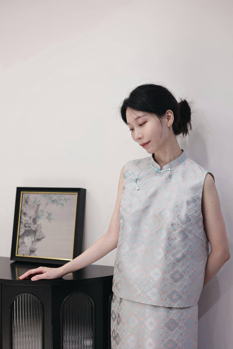 Frosted Peach Blossom · Song Brocade Vest Set 霜露桃花·宋錦馬甲套裝