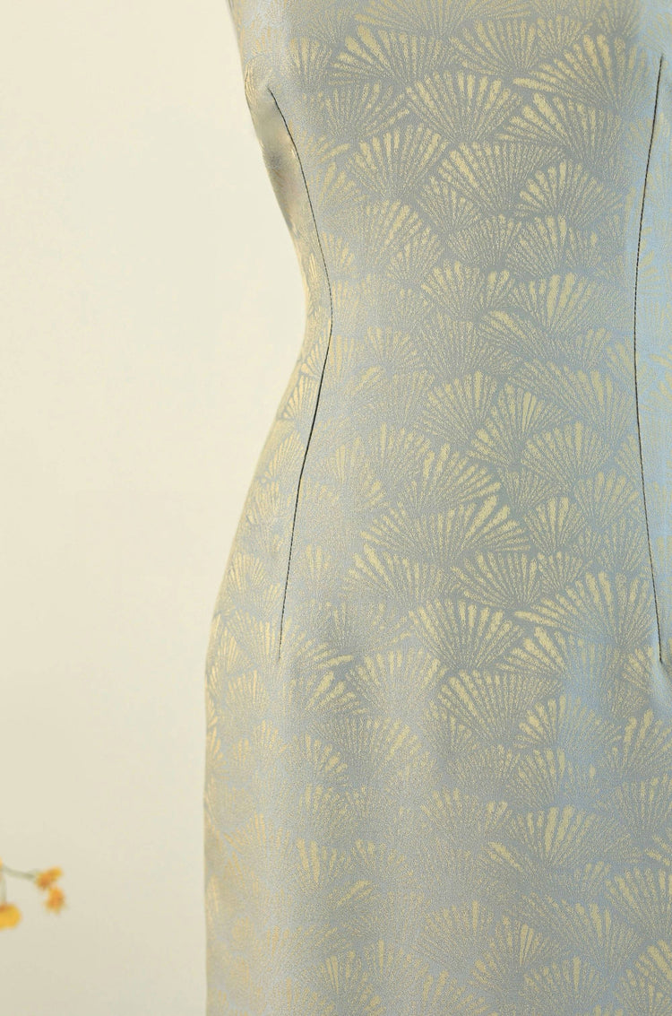 Silver-Backed Gold Pine Jacquard Qipao with Double Edging 銀底金松提花雙緄邊旗袍
