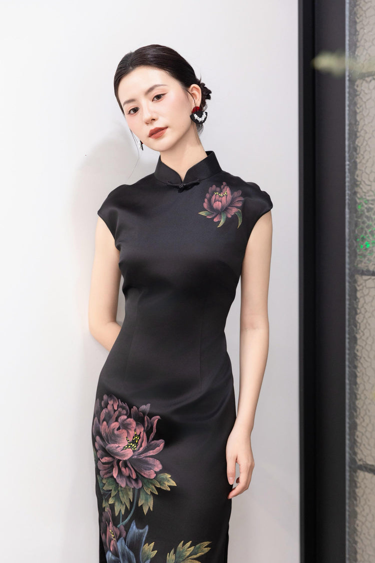 Midnight Peony Hand-Painted Black Silk Qipao 午夜牡丹·黑色真絲手繪旗袍