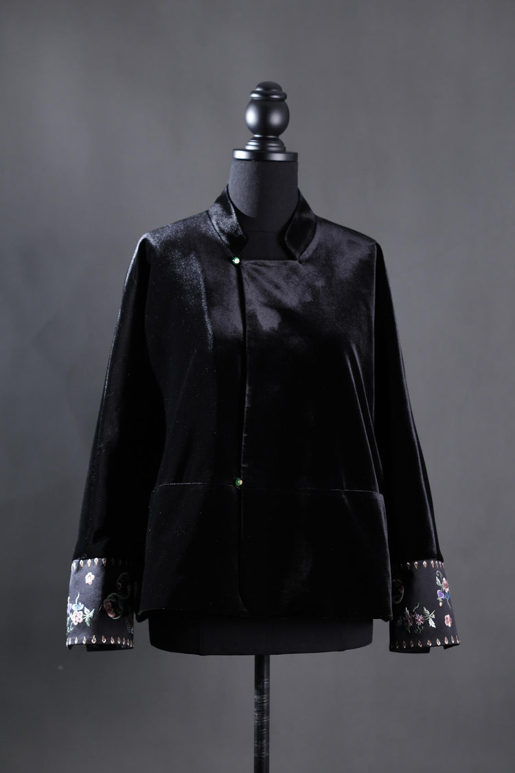 Black Velvet & Hand-Embroidered Open-Collar Jacket 黑色絲絨手繡開襟外套