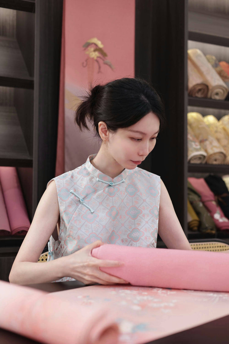 Frosted Peach Blossom · Song Brocade Vest Set 霜露桃花·宋錦馬甲套裝