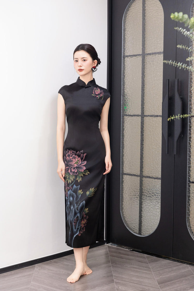 Midnight Peony Hand-Painted Black Silk Qipao 午夜牡丹·黑色真絲手繪旗袍