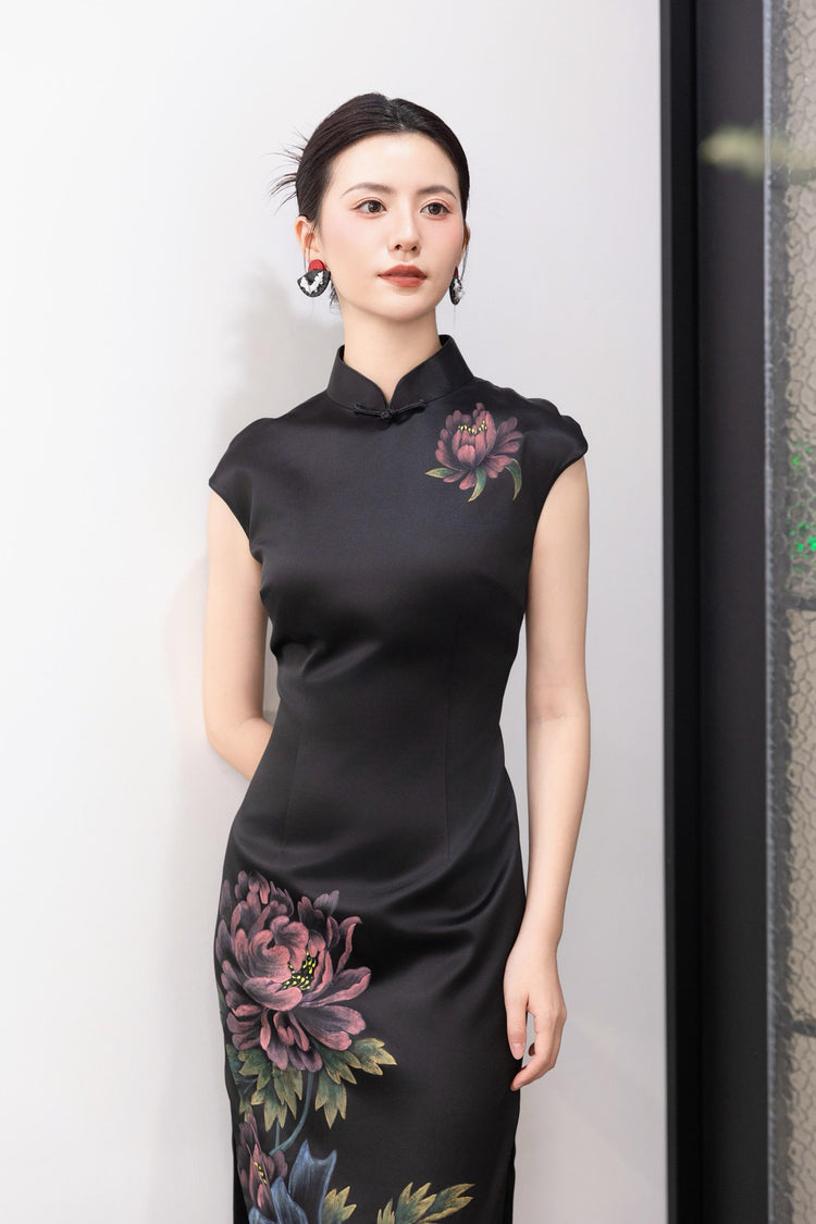 Midnight Peony Hand-Painted Black Silk Qipao 午夜牡丹·黑色真絲手繪旗袍