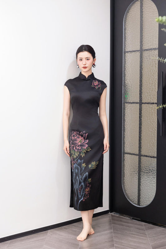 Midnight Peony Hand-Painted Black Silk Qipao 午夜牡丹·黑色真絲手繪旗袍