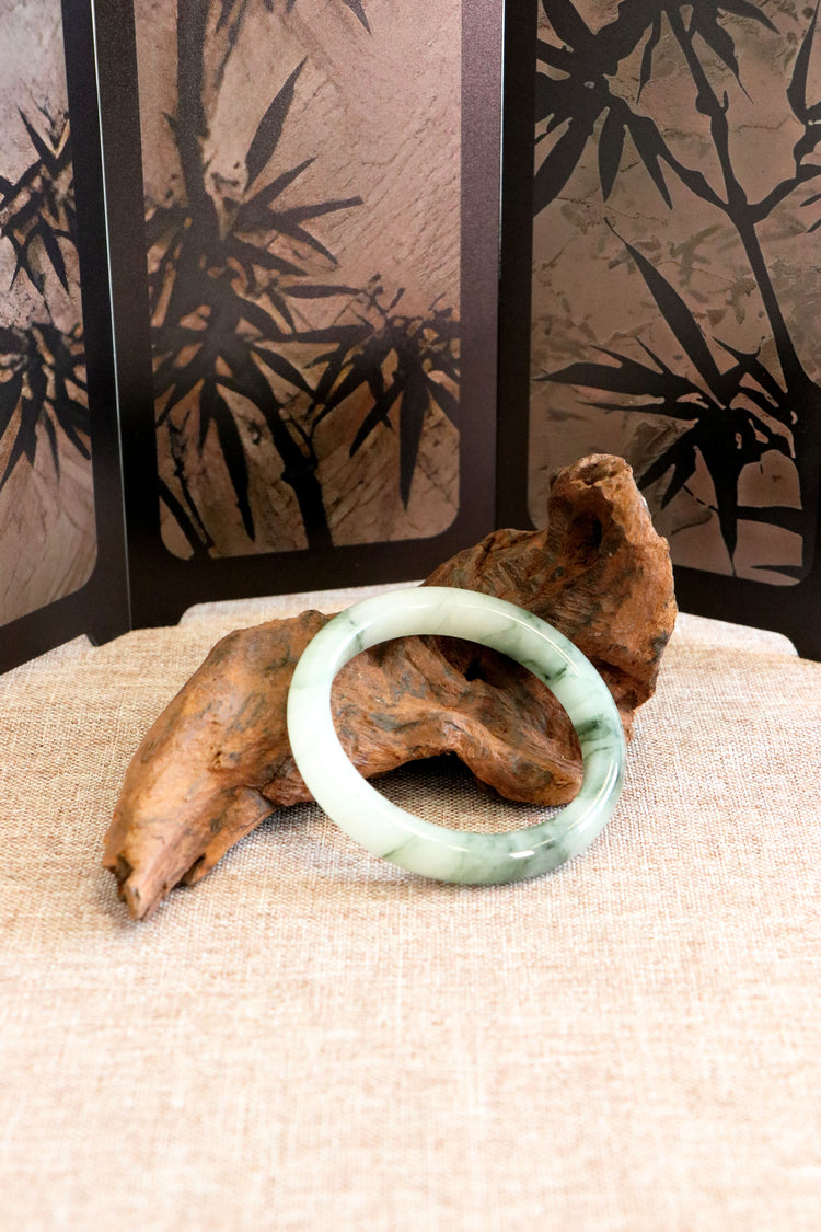 Ink Jade Tianshan Jade Bangle	碧墨天山翠手鐲