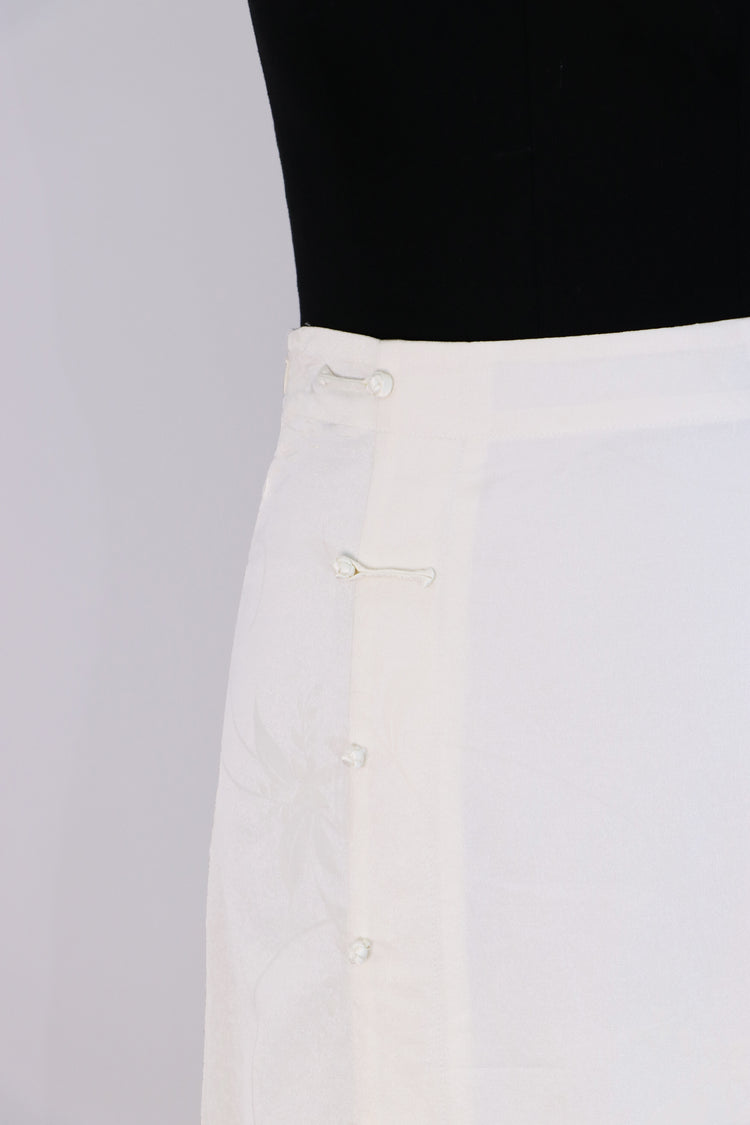 Silk Skirt with Decorative knot Buttons 白色真絲一字扣假襟半裙