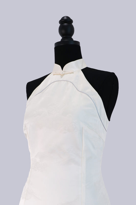 White Jacquard Qipao with Landscape Motif 雪映山影白色提花旗袍