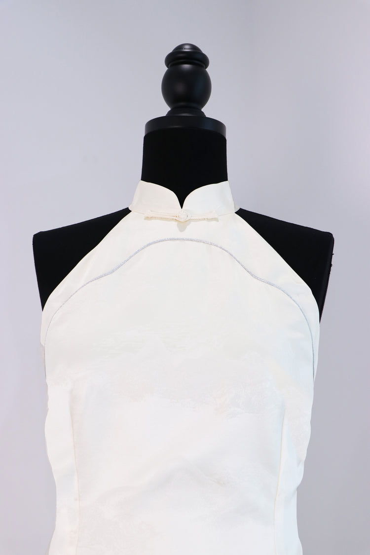 White Jacquard Qipao with Landscape Motif 雪映山影白色提花旗袍