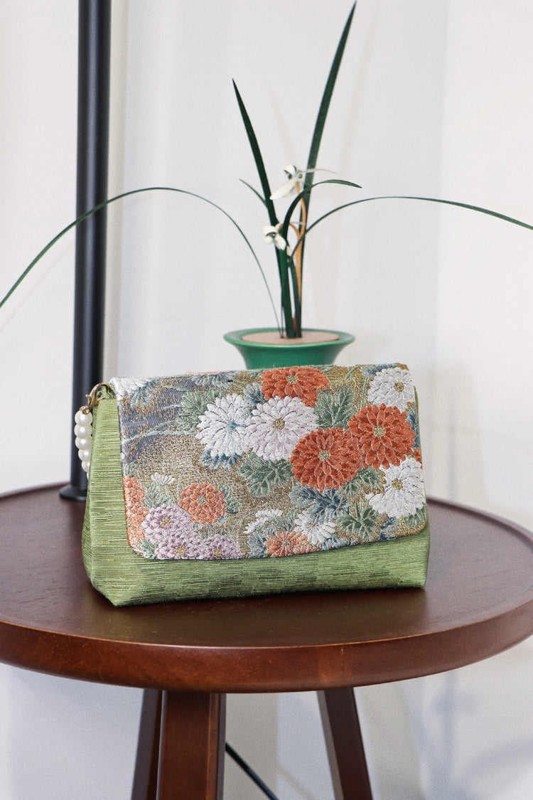 Verdant Bloom Brocade Clutch 綠野花錦手包