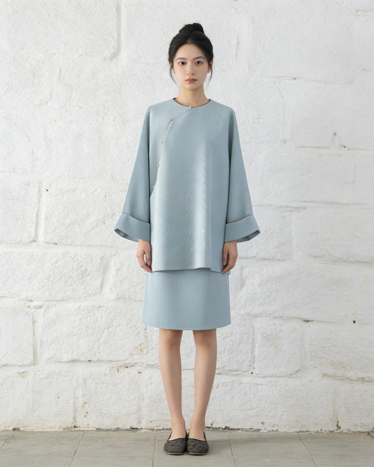 Light Blue Acetate Pearl Satin Overcoat 淡藍醋酸珍珠緞斜襟長衫
