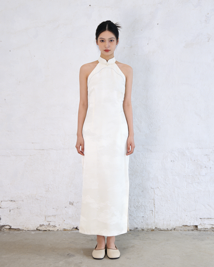 White Jacquard Qipao with Landscape Motif 雪映山影白色提花旗袍