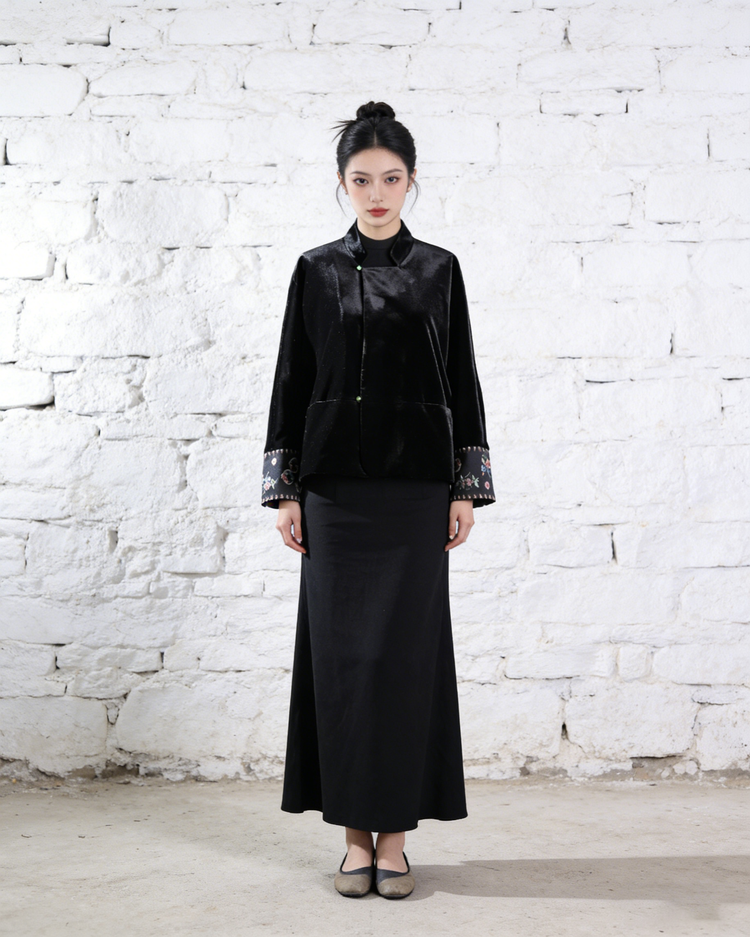 Black Velvet & Hand-Embroidered Open-Collar Jacket 黑色絲絨手繡開襟外套