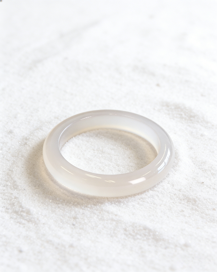 Frosted White Agate Bangle 霜雪瑪瑙手鐲