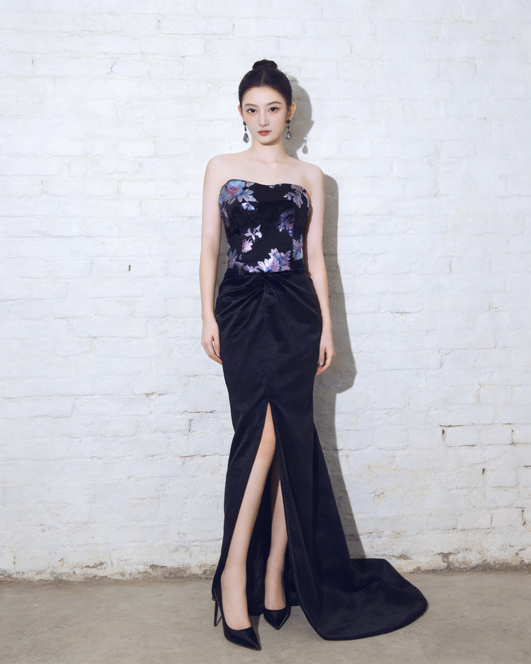 Midnight Rose · Black Mother-of-Pearl Pattern Silk Gown 墨夜薔薇·黑色螺鈿真絲晚禮裙