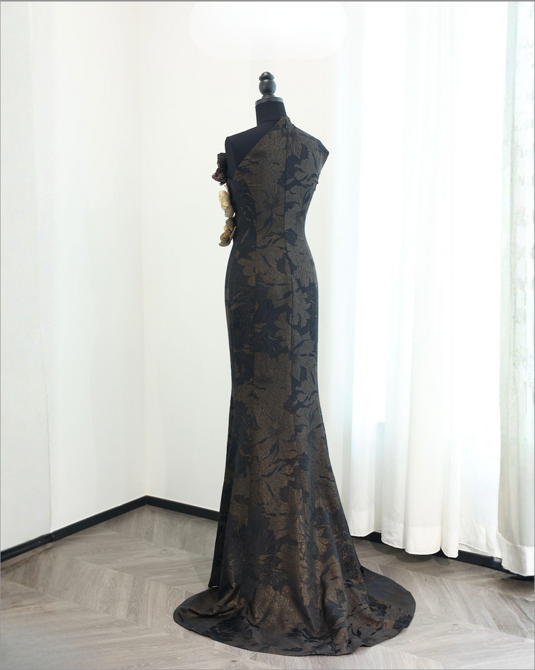 One-Shoulder Song Brocade Gown with Handmade Flowers 宋錦手作花斜肩禮服