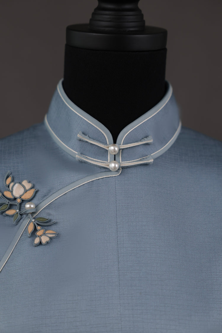 Light Blue Seiken Haitang Blossom Cheongsam 正絹海棠花淺藍旗袍 (Exclusive Piece 孤品)