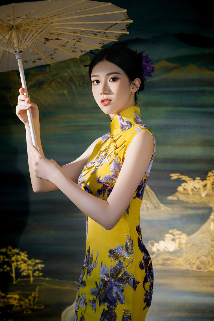 Silk Velvet-Embroidered Bright Yellow Cheongsam 真絲植絨明黃旗袍