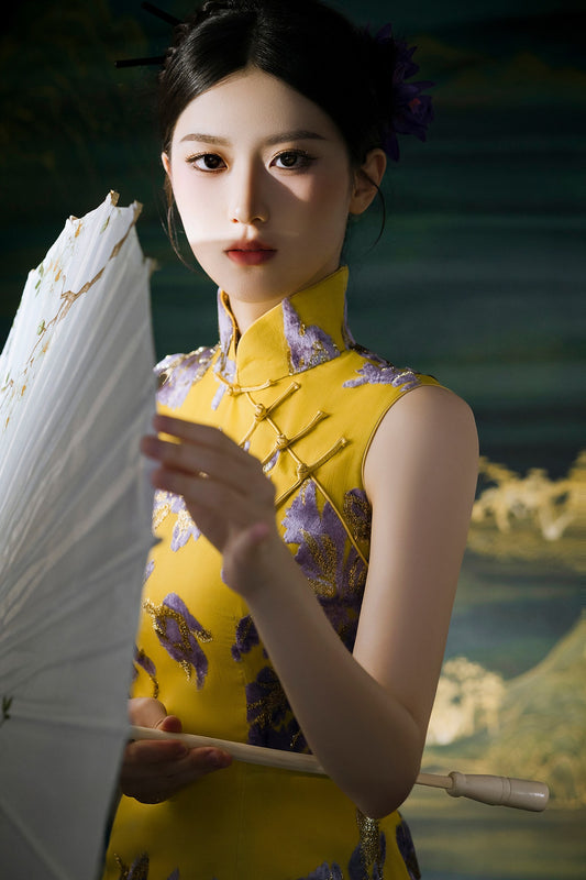 Silk Velvet-Embroidered Bright Yellow Cheongsam 真絲植絨明黃旗袍