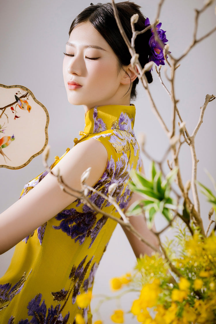 Silk Velvet-Embroidered Bright Yellow Cheongsam 真絲植絨明黃旗袍