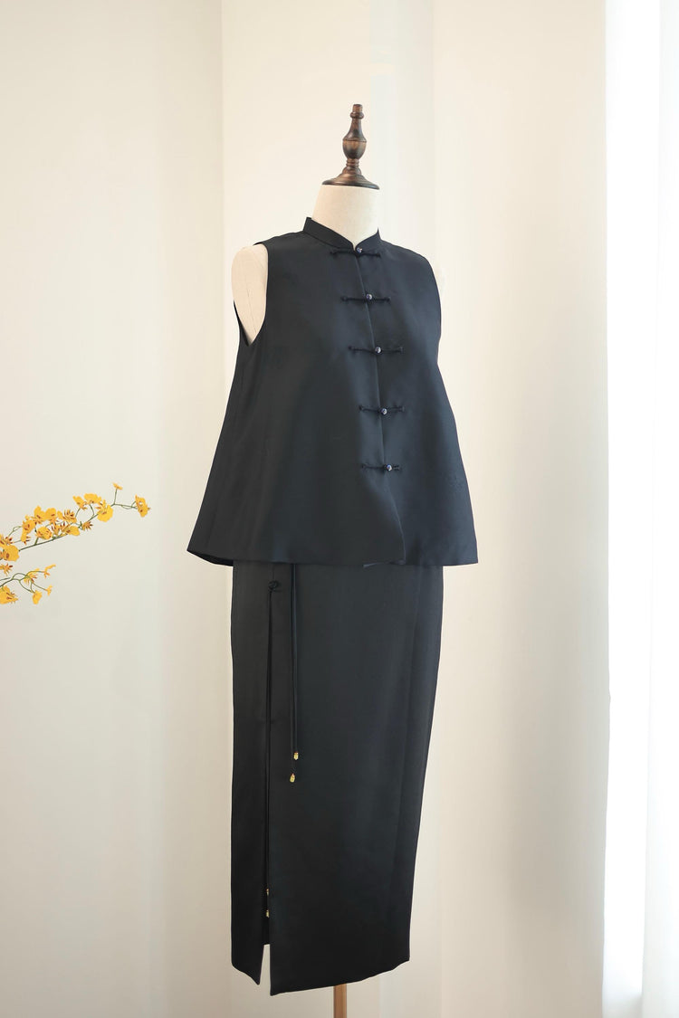 Ink-Hued Silk A-Line Mandarin Vest (Exclusive Piece) 深墨色真絲立領A擺馬甲(孤品)