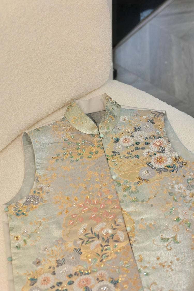 Chrysanthemum Keshi Mother-of-Pearl French Embroidered Vest 菊韻緙絲螺鈿法繡馬甲