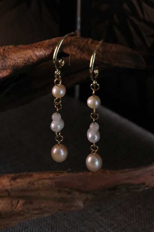 Whispering Pearl Earrings 珍語流光耳墜