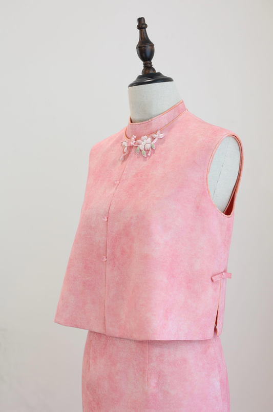 Pink Plant-Dyed Silk Jacquard Cheongsam Set 粉色植物染真絲暗紋旗袍套裝