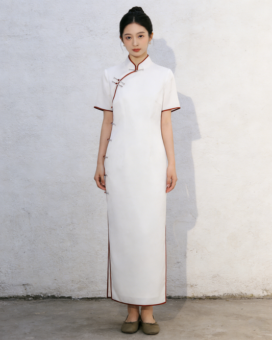White Silk Qipao with Red Piping and Frog Buttons 素雪紅邊真絲盤扣旗袍