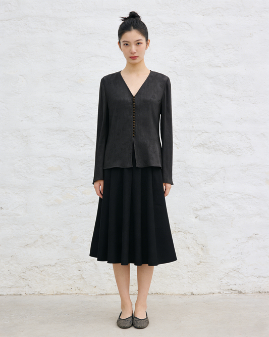 Black Xiangyun Silk V-neckline Blouse 黑色香雲紗V領上衣