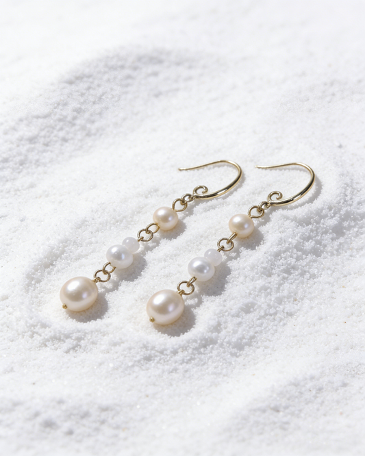 Whispering Pearl Earrings 珍語流光耳墜