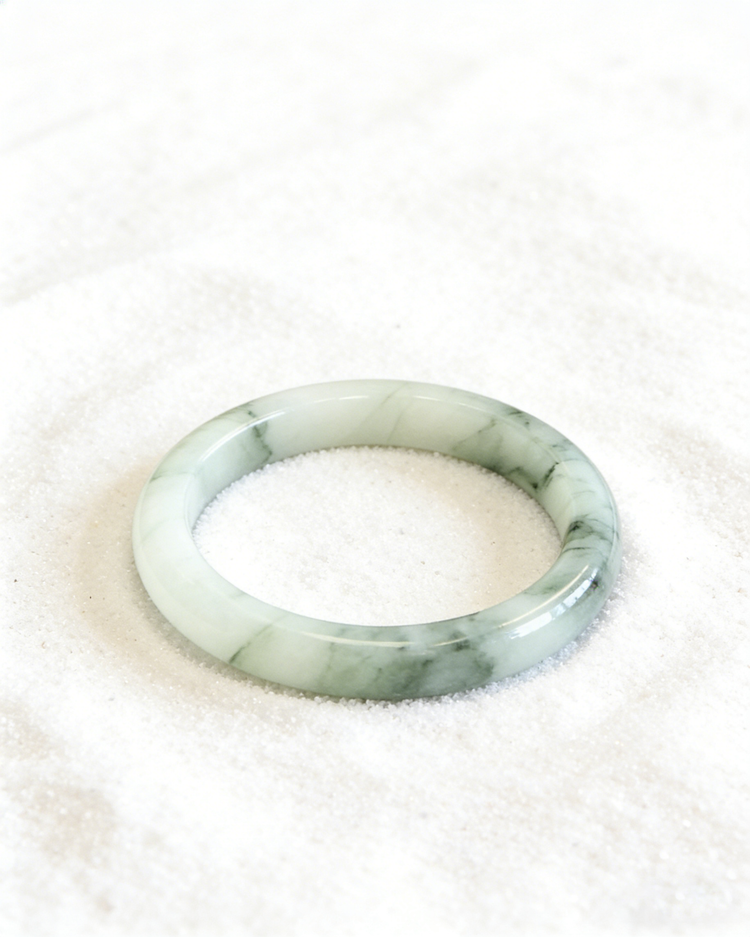 Ink Jade Tianshan Jade Bangle	碧墨天山翠手鐲
